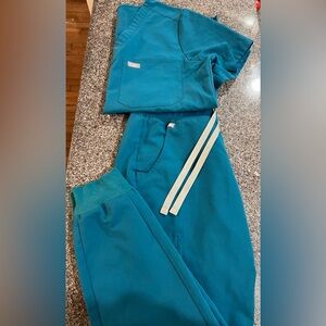 Women’s FIGS scrub set